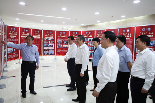 昭通周强在对外经济贸易大学调研座谈时强调<br />
学习贯彻习近平法治思想<br />
培养造就大批涉外司法人才