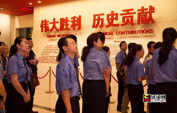 昭通北京检察干警参观反法西斯战争胜利70周年主题展览